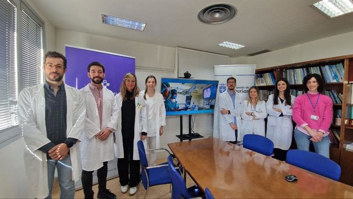 Equipo del Hospital de Valle del Nalón que llevó a cabo la primera intervención en Asturias por vía oral y sin incisiones para solucionar complicaciones tras un bypass gástrico.