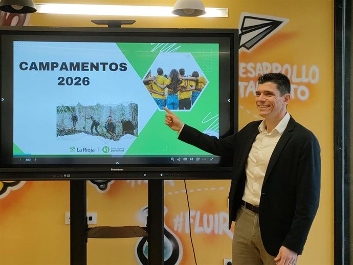El director del Instituto Riojano de la Juventud (IRJ), Juan Diego Alcaide, ha presentado hoy el Programa Rioja Joven de actividades de verano 2026