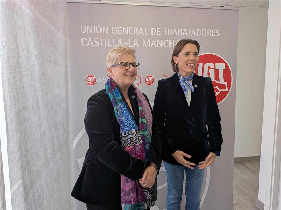 La secretaria regional de UGT Servicios Públicos, Carmen Campoy; junto a la secretaria federal de UGT Servicios Públicos, Isabel Araque.