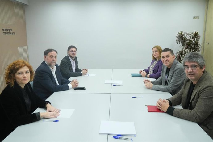 Reunión en Barcelona del líder de ERC, Oriol Junqueras, y el secretario general de EH Bildu, Arnaldo Otegui, junto con miembros de la dirección de ambos partidos.