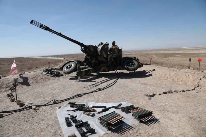 Archivo - Arquivo - 12 de outubro de 2021, Irã, ---: Uma foto divulgada pelo site oficial do Exército iraniano em 12 de outubro de 2021 mostra equipamentos militares durante uma manobra conjunta do exército e da Guarda Revolucionária Iraniana (IRGC) no de