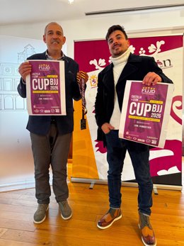 El representante de León Fight Club Marcelo Amorim (derecha) ha presentado este martes al concejal de Deportes del Ayuntamiento de León, Vicente Canuria (izquierda), la Castilla y León Cup BJJ 2026.
