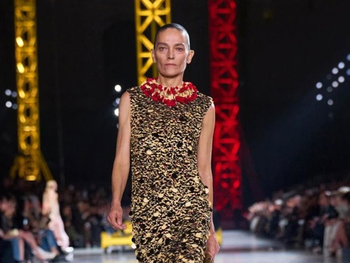 Laura Ponte desfile para Chanel en la presentación de la colección otoño-invierno 2026 en la Paris Fashion Week