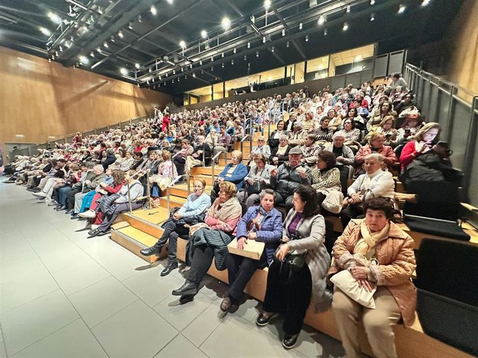 Casi 800 mayores de la provincia disfrutan del cinefórum sénior en el auditorio Edgar Neville de la Diputación con motivo del Festival de Málaga