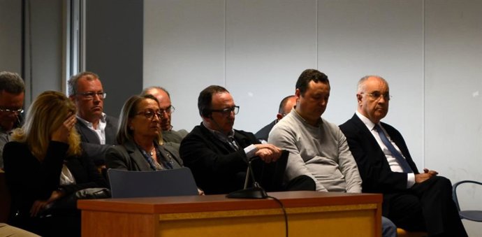 Archivo - Blasco y el resto de acusados en el caso Cooperación, en el banquillo