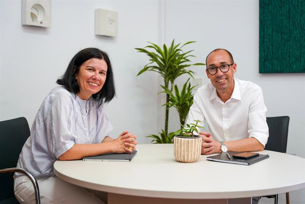 Archivo - La directora insular de la Administración General del Estado en Ibiza y Formentera, Raquel Guasch, y el presidente del Consell de Formentera, Óscar Portas, en una imagen de archivo