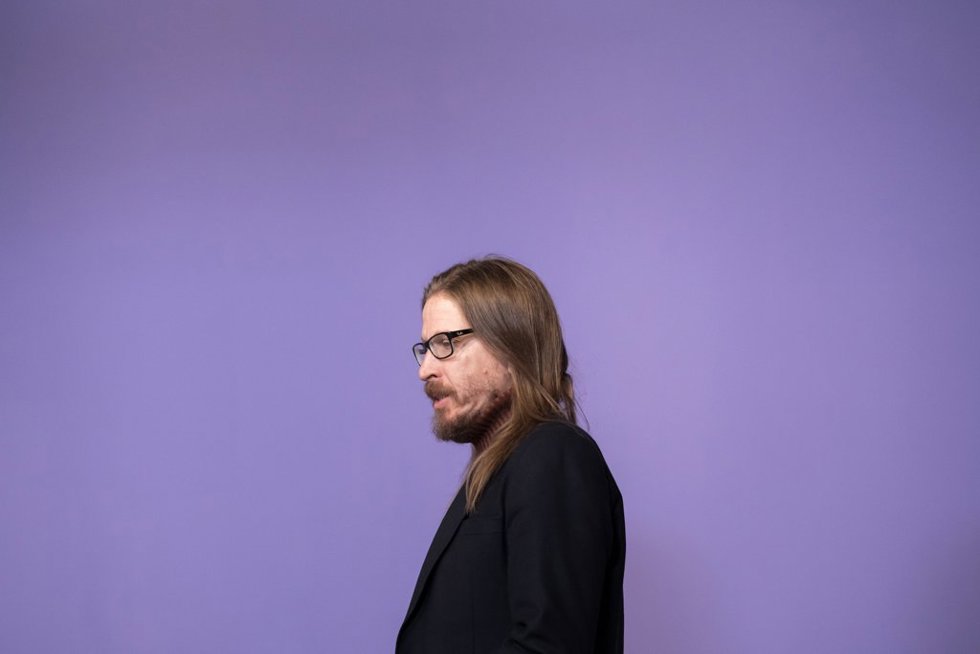 El secretario de organización y portavoz de Podemos, Pablo Fernández, ofrece una rueda de prensa en la sede de Podemos, a 22 de diciembre de 2025, en Madrid (España).