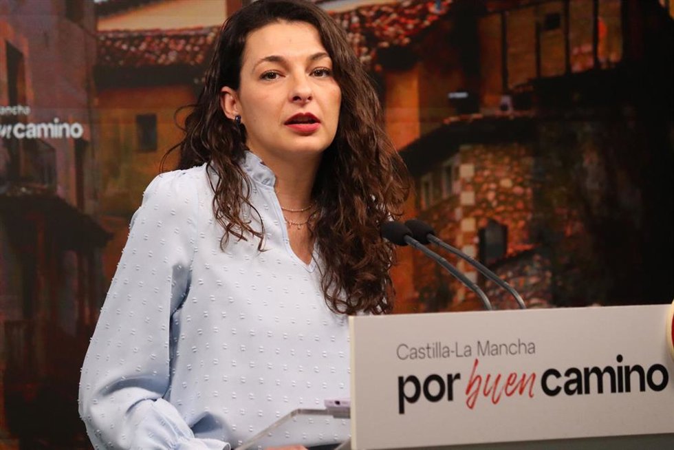 La diputada del PSOE en las Cortes de Castilla-La Mancha, Paloma Jiménez, en rueda de prensa.