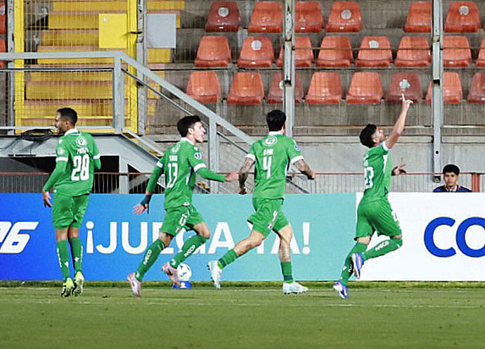 Futbol, Cobresal vs Audax Italiano. Copa Sudamericana 2026. El jugador de Audax Italiano Esteban Matus, celebra con sus companeros tras marcar un gol contra Cobresal durante el partido valido por la  primera ronda de la Copa Sudamericana 2026. Disputado