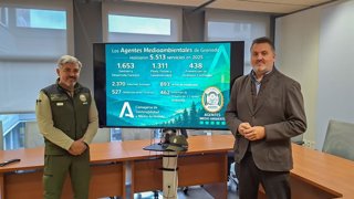 El delegado territorial de Sostenibilidad y Medio Ambiente de la Junta en Granada, Manuel Francisco García, a la derecha en la imagen