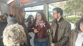 Pablo Fernández acompaña a Miguel Ángel Llamas y a Adara López en el acto de campaña celebrado este martes en Burgos