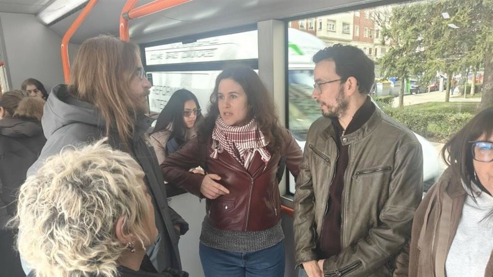 Pablo Fernández acompaña a Miguel Ángel Llamas y a Adara López en el acto de campaña celebrado este martes en Burgos