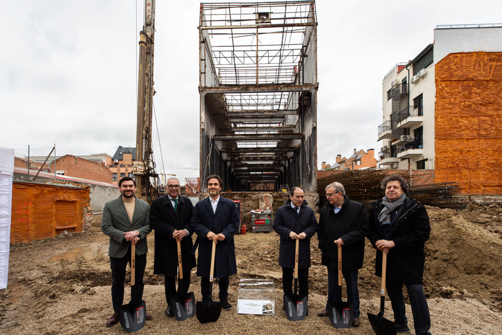 Carabanchel coloca la primera piedra de 'La Central', un proyecto con 74 viviendas que rehabilitará una antigua imprenta