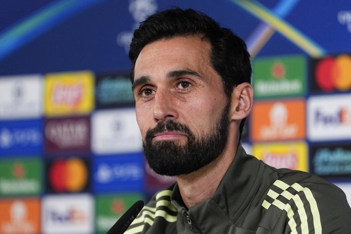 Archivo - Arquivo - Álvaro Arbeloa, treinador principal do Real Madrid, participa da coletiva de imprensa durante o dia de treino do Real Madrid antes da partida da Liga dos Campeões da UEFA 2025/26, Fase de Grupos, MD7, contra o AS Monaco, na Ciudad Depo