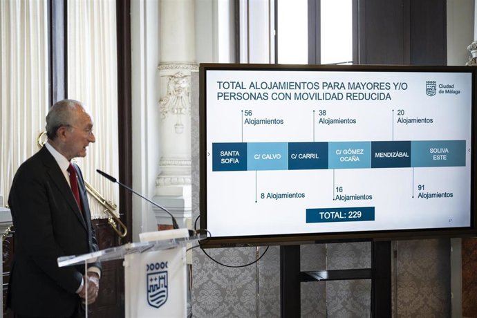 El alcalde de Málaga, Francisco de la Torre, en rueda de prensa.