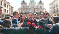 Abascal sostiene que a Sánchez "le gusta más una guerra que a un tonto un lápiz" mientras "se disfraza de pacifista"