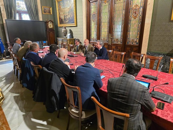Reunión del Ayuntamiento de Sevilla y la CES sobre el dispositivo de movilidad y suministro para la Feria
