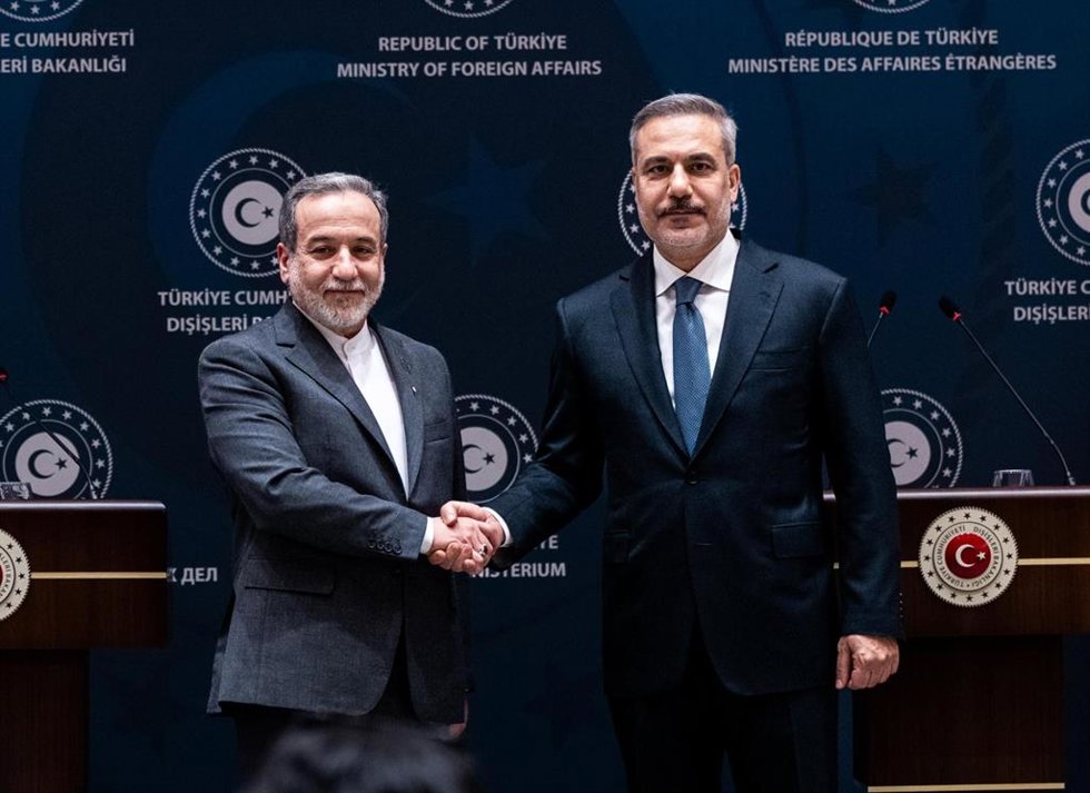 Archivo - El ministro iraní de Asuntos Exteriores, Abbas Araqchi, y su homólogo turco, Hakan Fidan, en una reunión en Estambul (Turquía) a finales de enero