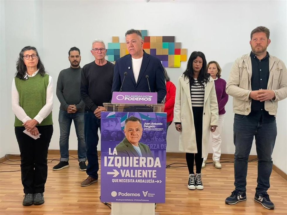 El candidato de Podemos Andalucía, Juan Antonio Delgado, este martes en la presentación de la marca electoral Podemos-Alianza Verde para las elecciones andaluzas.