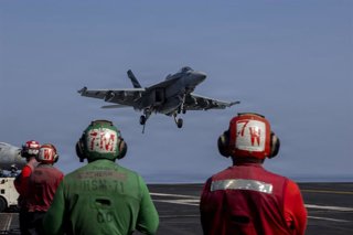 Caza F-18 de EEUU en el marco de la ofensiva lanzada contra Irán.