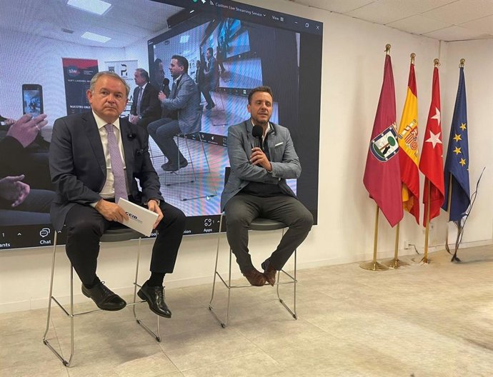 Narciso Casado durante su intervención en el Encuentro Internacional de Soft Landing World junto al CEO de dicha plataforma, Mariano Maltese