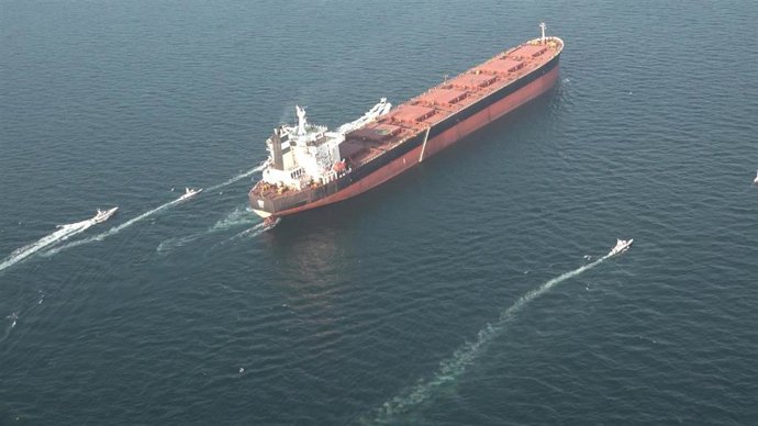 Maniobras militares de la Guardia Revolucionaria de Irán en el estrecho de Ormuz en febrero de 2026