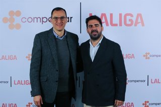 LaLiga y Compensar firman una alianza estratégica para revolucionar la formación futbolística en Colombia.