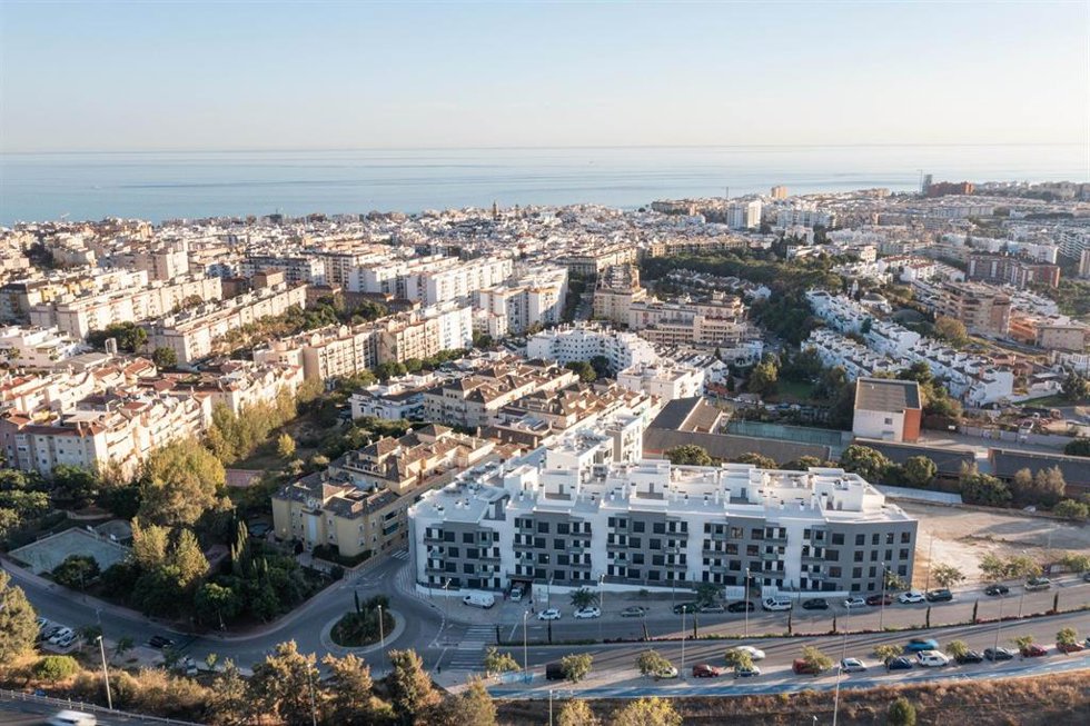 Archivo - Viviendas en Estepona