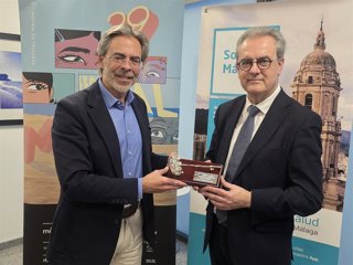 Tomás Urda, director gerente del Hospital Quirónsalud Málaga, y Juan Antonio Vigar, director del Festival de Málaga