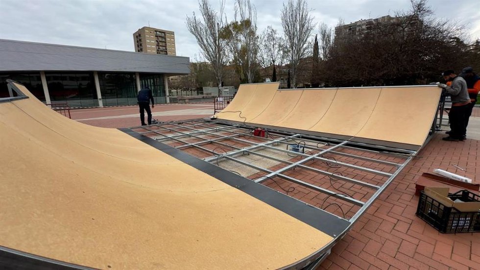El Ayuntamiento comienza el montaje de un skatepark en la Plaza de las Chiribitas