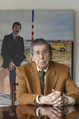 Archivo - July 26, 2024, Lima, PERU: 26 DE JULIO del 2024.retratos del escritor peruano alfredo bryce echenique quien acaba de publicar un libro sobre cartas..a sus 85 años en su casa de San Isidro..FOTOS RICHARD HIRANO,Image: 988089549, License: Rights-m