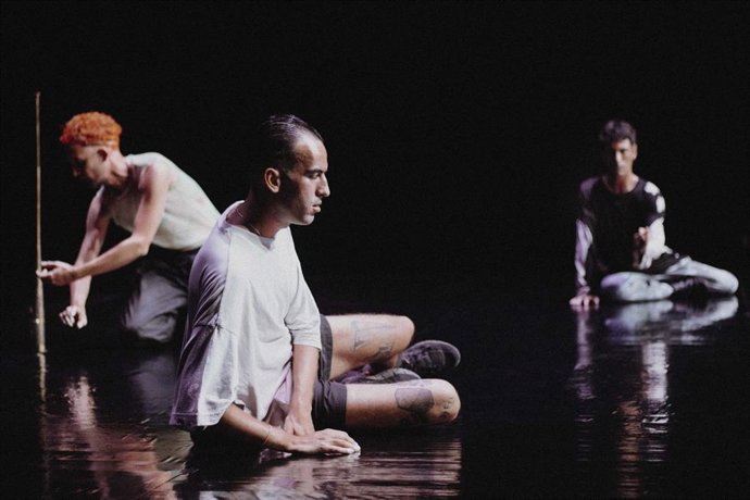 Archivo - La propuesta escénica 'Amanecer alto cielo'.