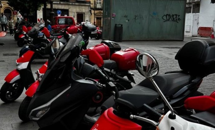 Motos de alquiler en el Casco Antiguo de Sevilla