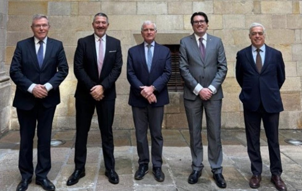 El presidente de Bondalti, Joo de Mello, en una reunión con el conseller de Empresa y Trabajo de la Generalitat, Miquel Smper; el secretario de Empresa y Competitividad, Jaume Baró