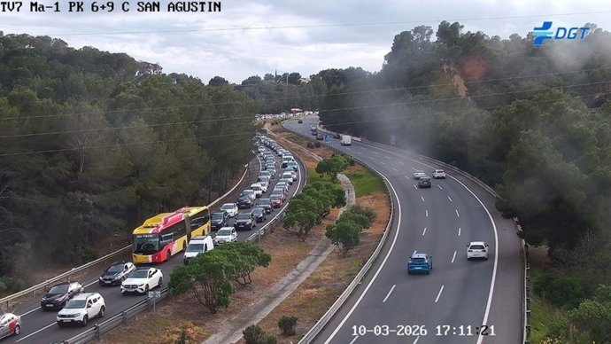 Carretera Ma-1 a la altura de Sant Agustí con varios kilómetros de retención por dos accidentes en Vía de Cintura.