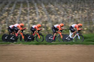 El equipo británico INEOS Grenadiers se lleva la tercera etapa de la París-Niza 2026.