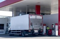 Los transportistas españoles sufren un sobrecoste de 100 millones por la guerra en Irán, según Fenadismer