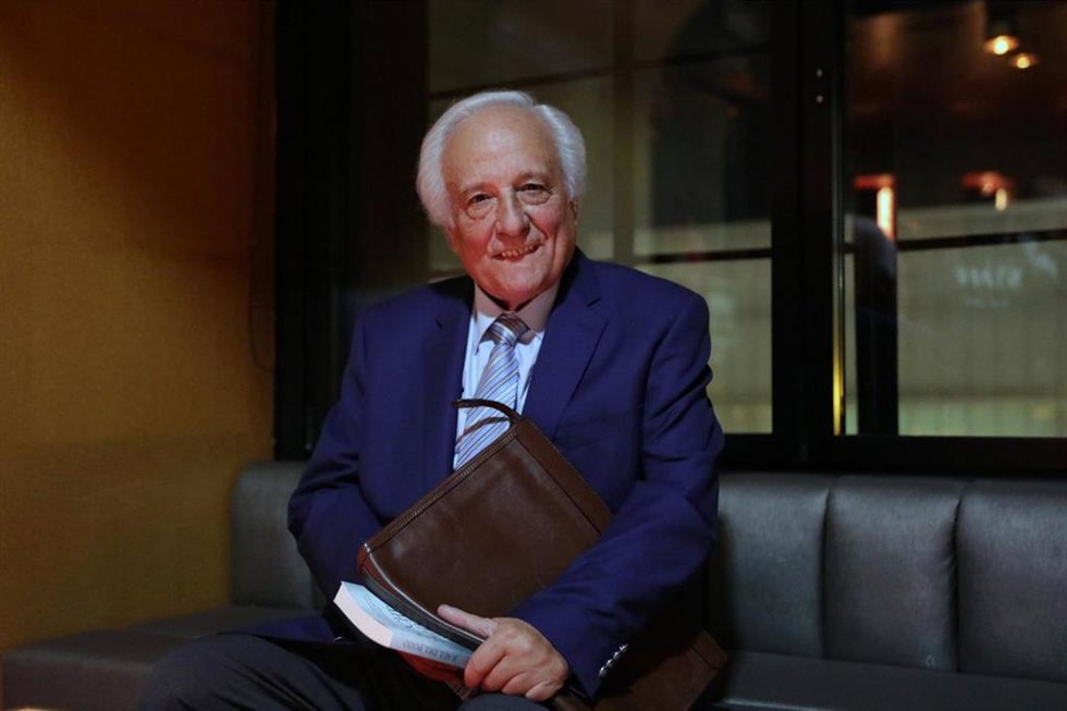 Archivo - El periodista y escritor Raúl del Pozo presenta la reedición de su libro "Noche de tahúres" en el teatro Barceló de Madrid (España) el 11 de noviembre de 2019.