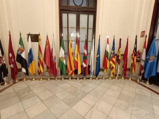 Archivo - Banderas de las Comunidades Autónomas (CCAA)