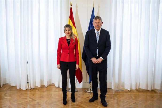 La vicepresidenta y ministra de Trabajo, Yolanda Díaz, se reúne con el comisionado general de la Agencia de Naciones Unidas para los Refugiados de Palestina en Oriente Próximo (UNRWA), Philippe Lazzarini.