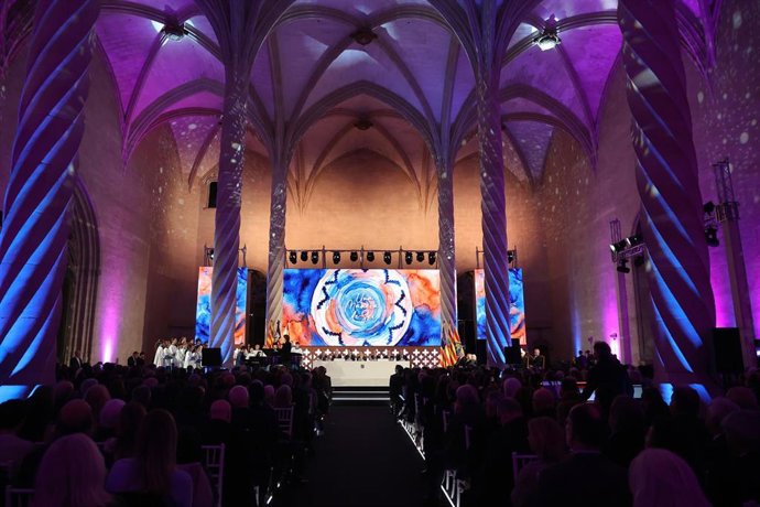 Actuación durante la entrega de las Medallas de Oro y Premios Ramon Llull en la Llotja de Palma.