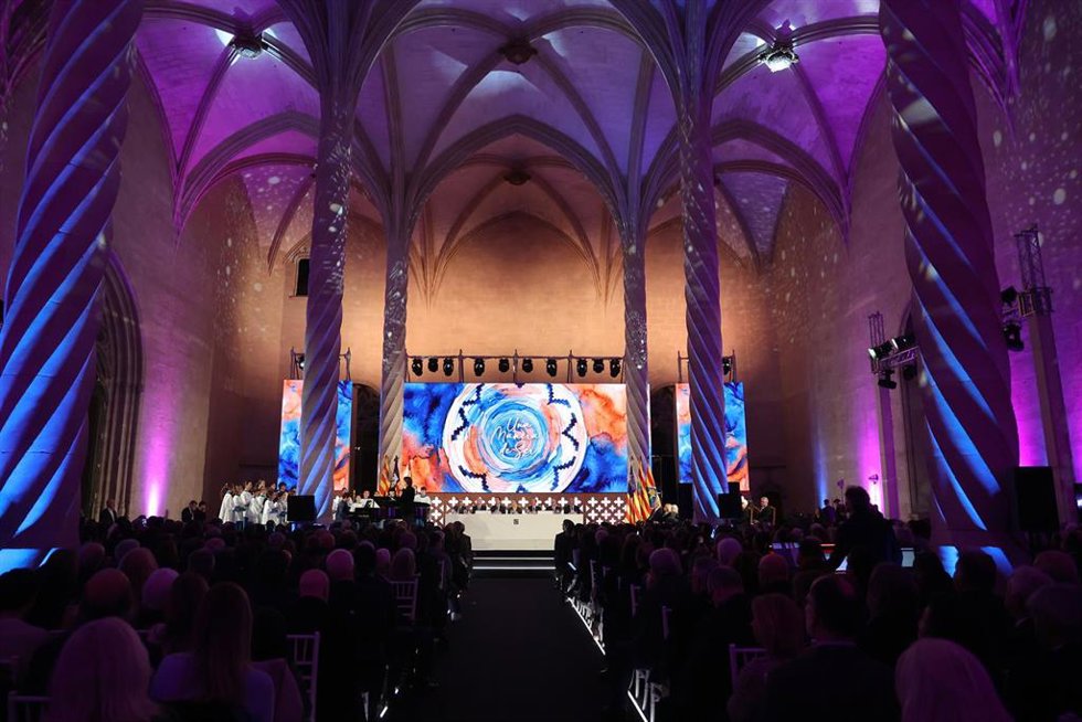 Actuación durante la entrega de las Medallas de Oro y Premios Ramon Llull en la Llotja de Palma.