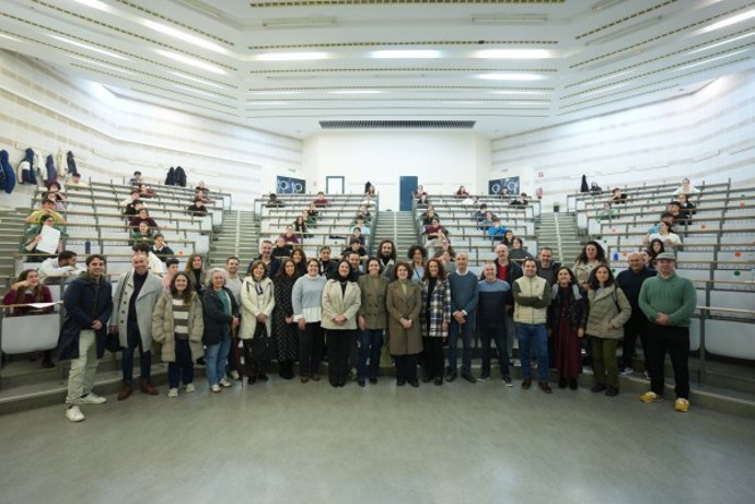 Autoridades, profesorado y alumnado, durante la inauguración de las Olimpiadas de Química 2026 en el campus de Rabanales.