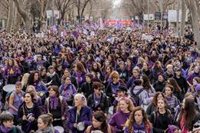 Comisión 8M acusa a Delegación del Gobierno y Policía de inacción tras "ataque" de un "grupo nazi" en la marcha