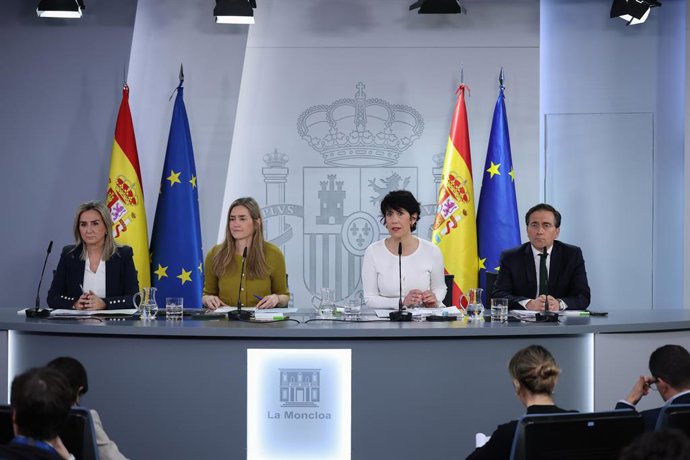 (I-D) La ministra de Educación, Milagros Tolón, la vicepresidenta tercera y ministra de Transición Ecológica y Reto Demográfico, Sara Aagesen, la ministra de Inclusión, Seguridad Social y Migraciones, Elma Saiz, y el ministro de Exteriores, José Manuel Al