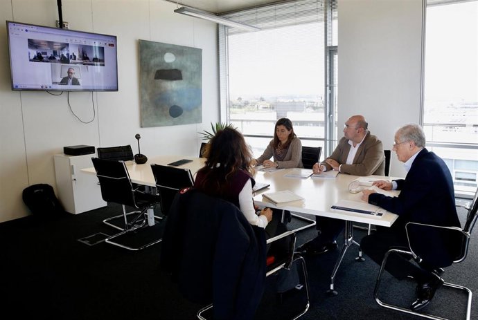 Gobierno y Ministerio de Industria crean un grupo de trabajo con Solvay para garantizar su transición energética