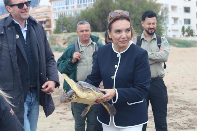 La directora ejecutiva de la Fundación de Parques Nacionales de Costa Rica, Madeleine Vargas, tras la firma del convenio