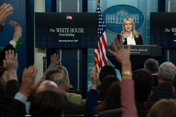 4 de março de 2026, Washington, D.C., Estados Unidos: A secretária de imprensa da Casa Branca, Karoline Leavitt, respondeu a perguntas sobre o Irã durante a coletiva de imprensa na Casa Branca em 4 de março de 2026.