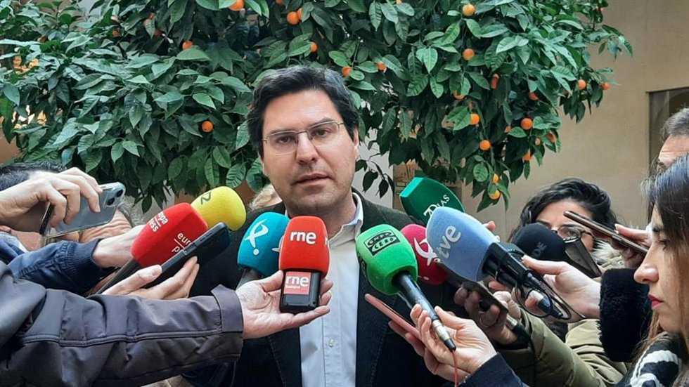 Archivo - El alcalde de Villanueva del Fresno, Ramón Díaz Farias, en una imagen de archivo