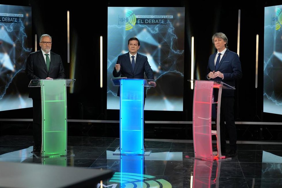 Los candidatos de Vox, PP y PSOE a la Presidencia de la Junta en un momento del debate en CyLTV